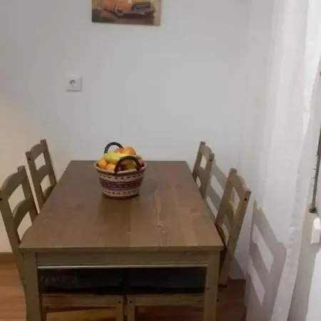Calle Leoncio Suarez דירה *